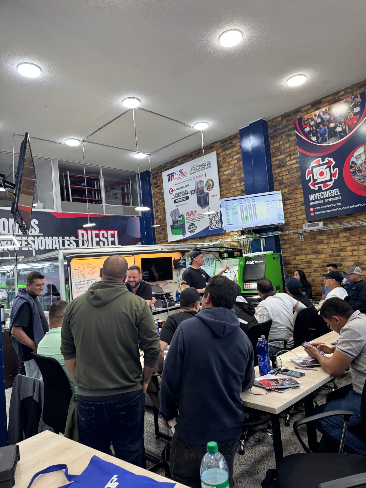 Diesel Works acompañó a Inyecdiesel Duitama en su curso de diagnóstico en banco de pruebas