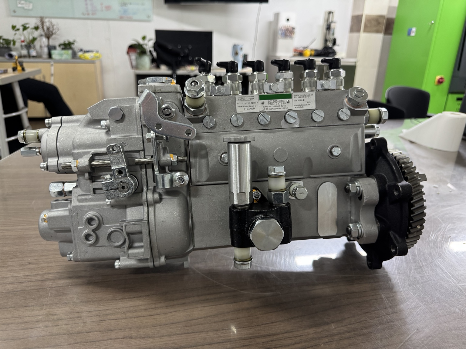 Bomba de inyección para motor Doosan Daewoo DB58 y DB58TI 🚀🔥 lista para montar.
Que no se varen por la retroexcavadora 👨🏻‍🔧

#retroexcavadora #Mecanica #Doosan #Repuesto #Daewoo